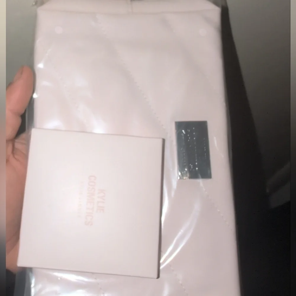Kylie Cosmetics Soft Pink Makeup Bag And Compact Mirror Bundle